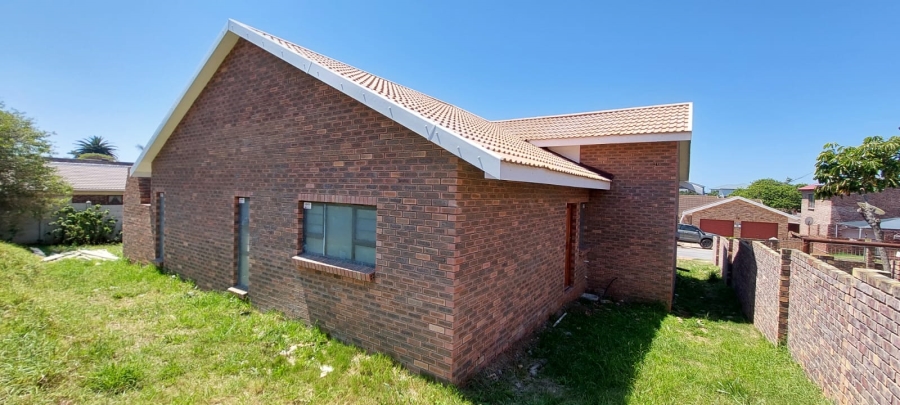 3 Bedroom Property for Sale in Wavecrest Eastern Cape